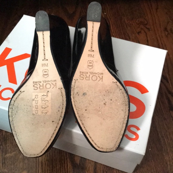 For sale! MK patent leather wedges! Barely worn! - Picture 3 of 6